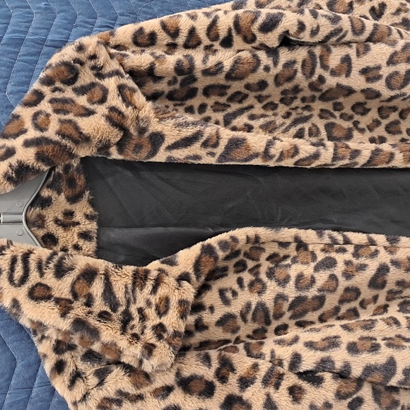 NWOT Leopard Print Faux Fur Coat - Picture 2 of 5